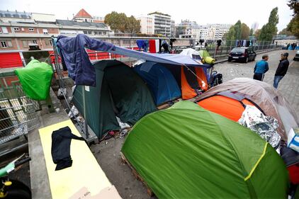 Parigi invasa dai migranti 20