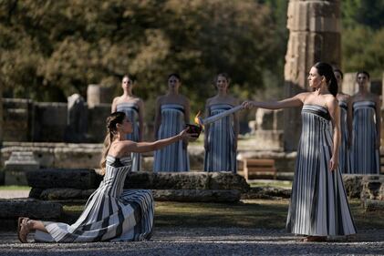 Milano-Cortina 2026: la fiamma olimpica inizia il lungo viaggio da Olimpia 4