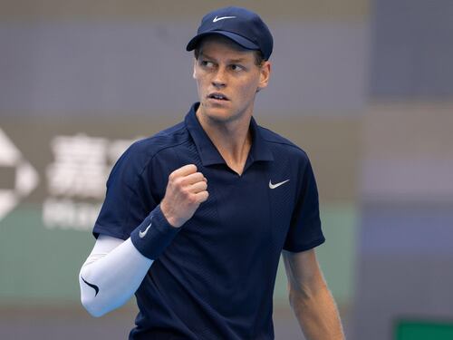 Sinner soffre ma vola in finale a Pechino, battuto De Minaur in tre set