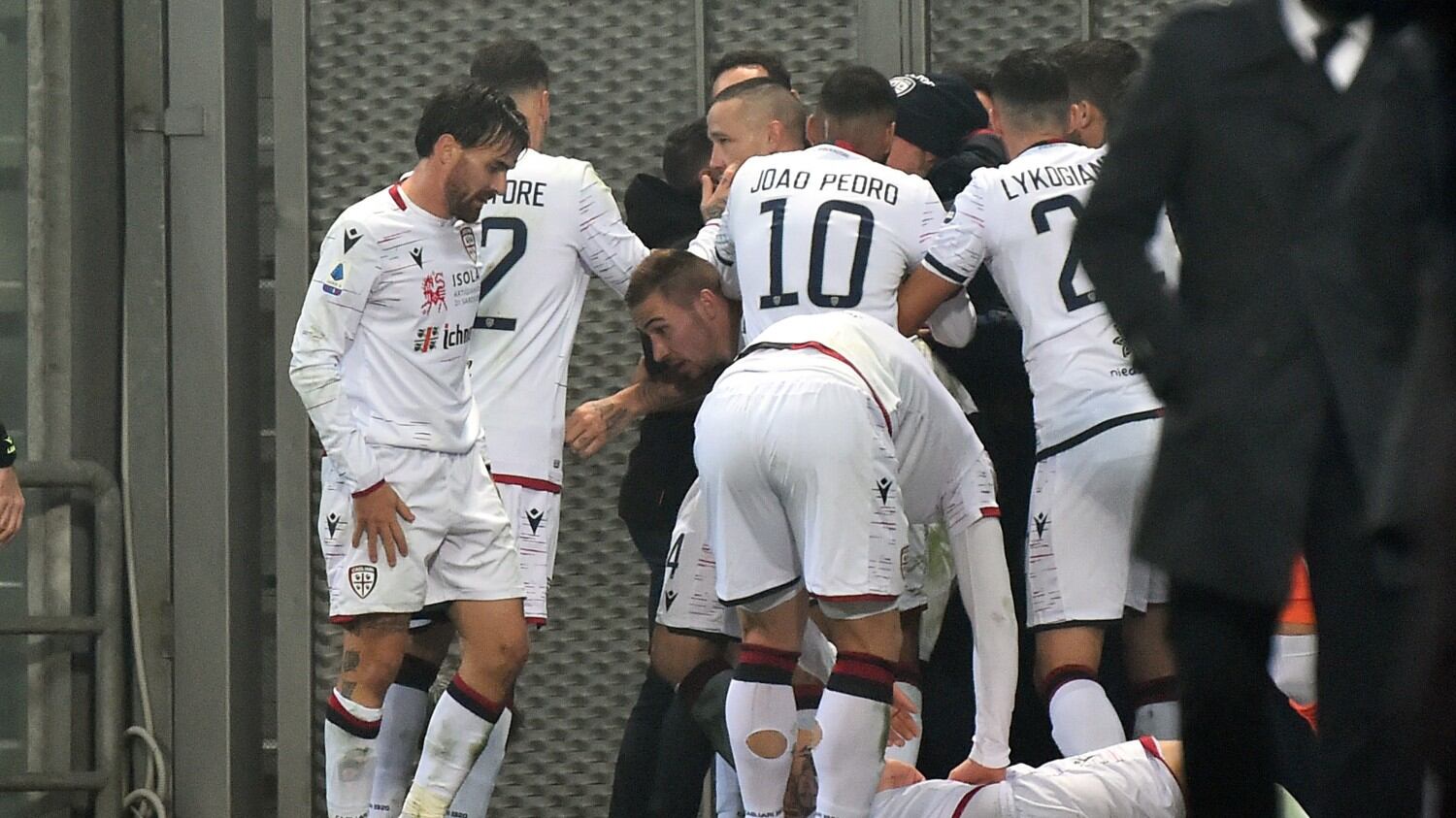 Serie A, il Cagliari fa 2-2 con il Sassuolo. Ok Brescia, Torino e Parma