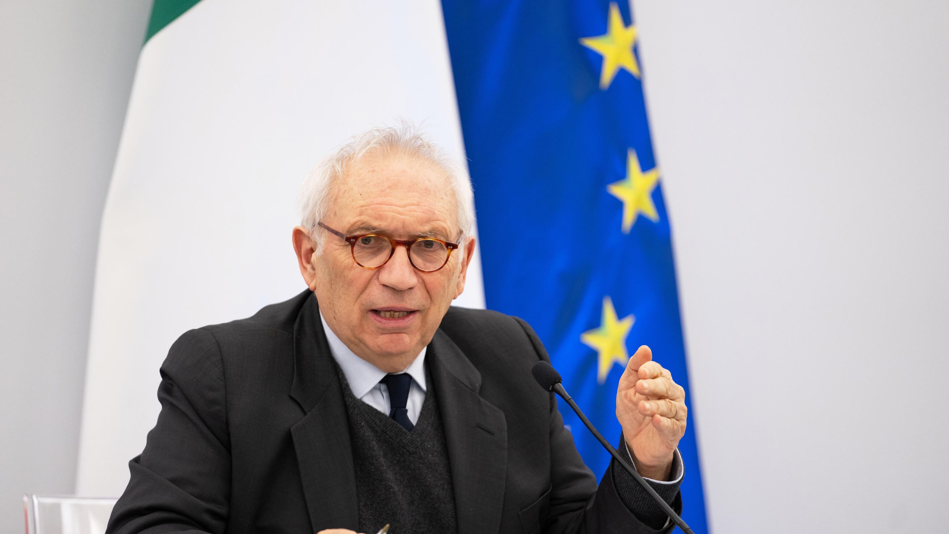 "Inaudito e offensivo". L'ex ministro Bianchi si risente per la traccia d'esame su di lui
