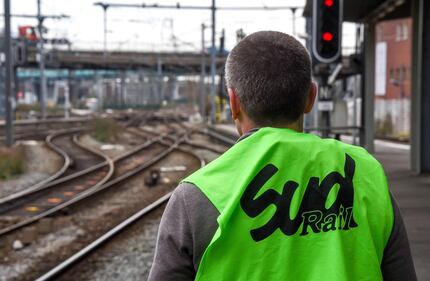 Francia, cortei a Parigi contro riforma trasporti 5