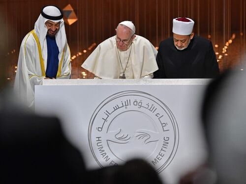 Il Papa tende la mano all'islam: "Costruiamo insieme l'avvenire"