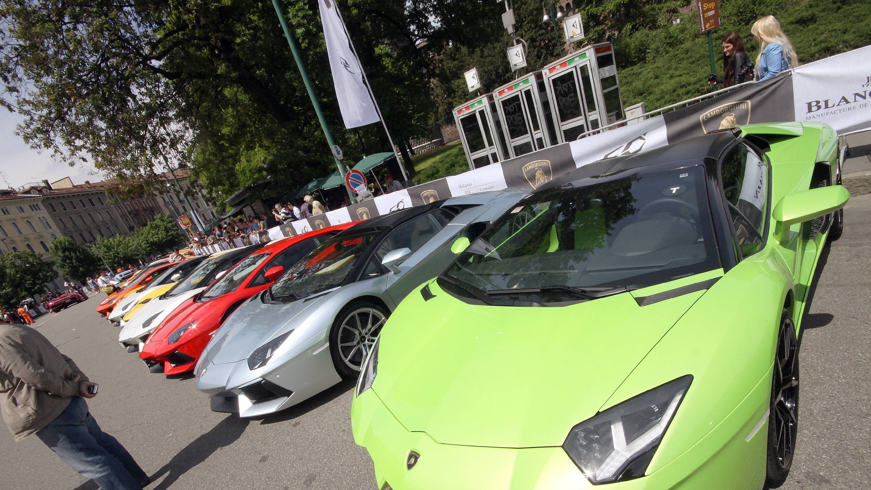 Al Castello 320 bolidi: è il maxi raduno targato Lamborghini