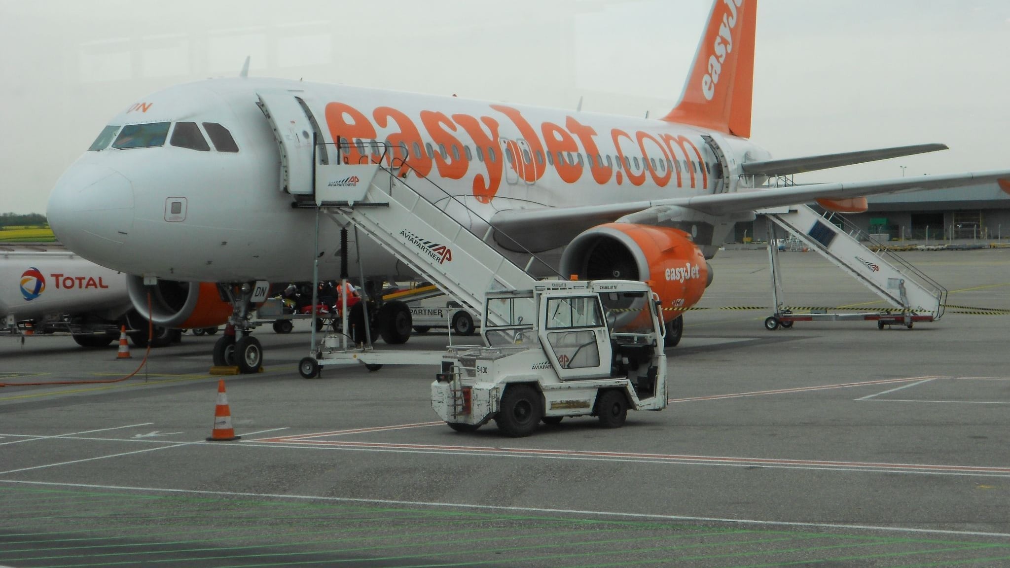 “Troppe carrozzine, non c’è spazio”: EasyJet nega ingresso alla Nazionale paralimpica di calcio