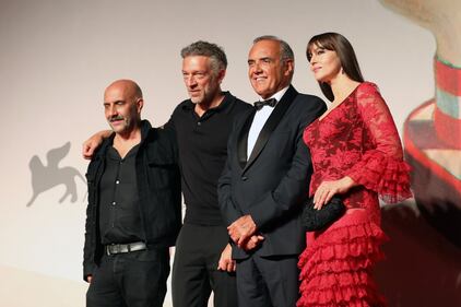 Monica Bellucci infiamma il carpet di Venezia 76 4