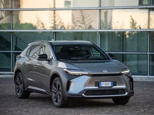Toyota bZ4X, presentato il primo SUV 100% elettrico della casa giapponese