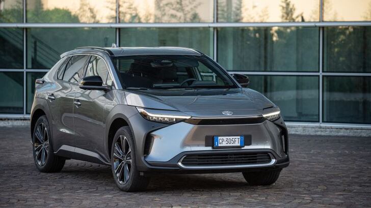 Toyota bZ4X, presentato il primo SUV 100% elettrico della casa giapponese