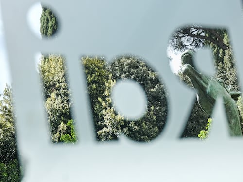 Hotel di lusso o lo Stato, Il dilemma dei palazzi Rai