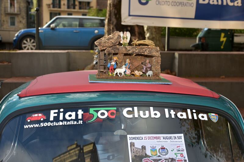 Le mitiche Fiat 500 ospitano concorso di presepi 7