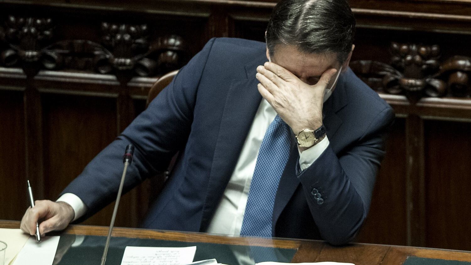 "Adesso rischia il game over" Al Senato Conte è sul baratro