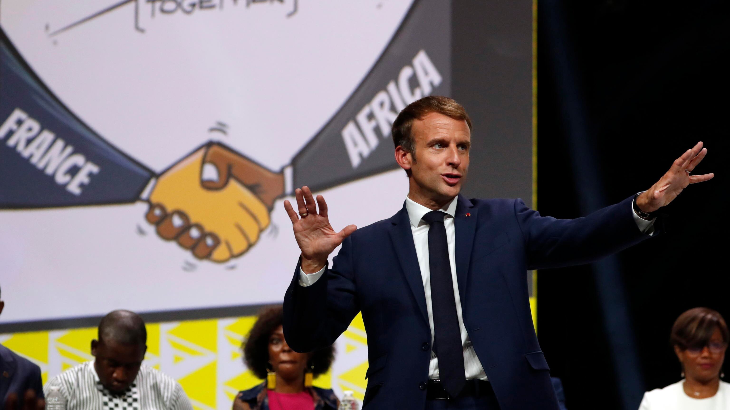 Legion d'onore a Bezos. La "gauche" attacca Macron