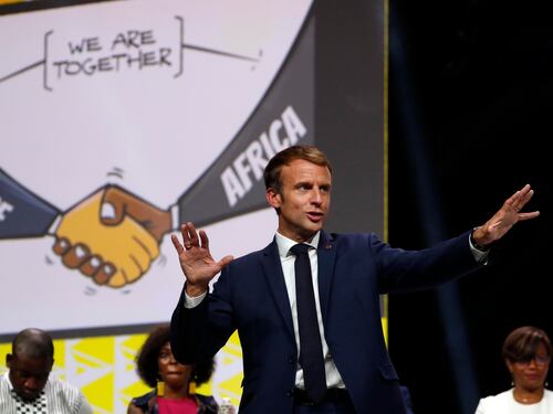 Legion d'onore a Bezos. La "gauche" attacca Macron
