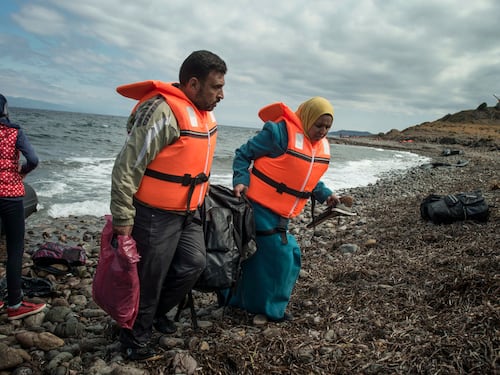 I migranti assediano i residenti: adesso la Grecia rischia il caos