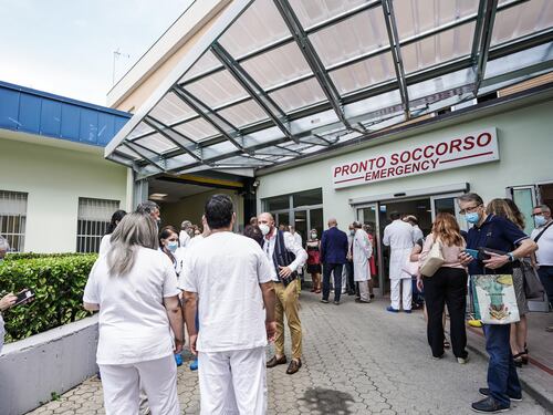 Mancano 30mila medici e 250mila infermieri. Gli stessi problemi di prima della pandemia