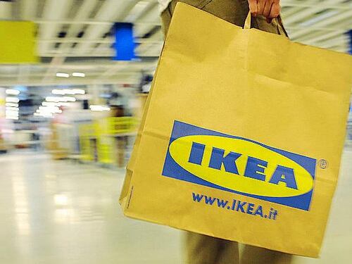 In 28mila per un posto all'Ikea delle polemiche