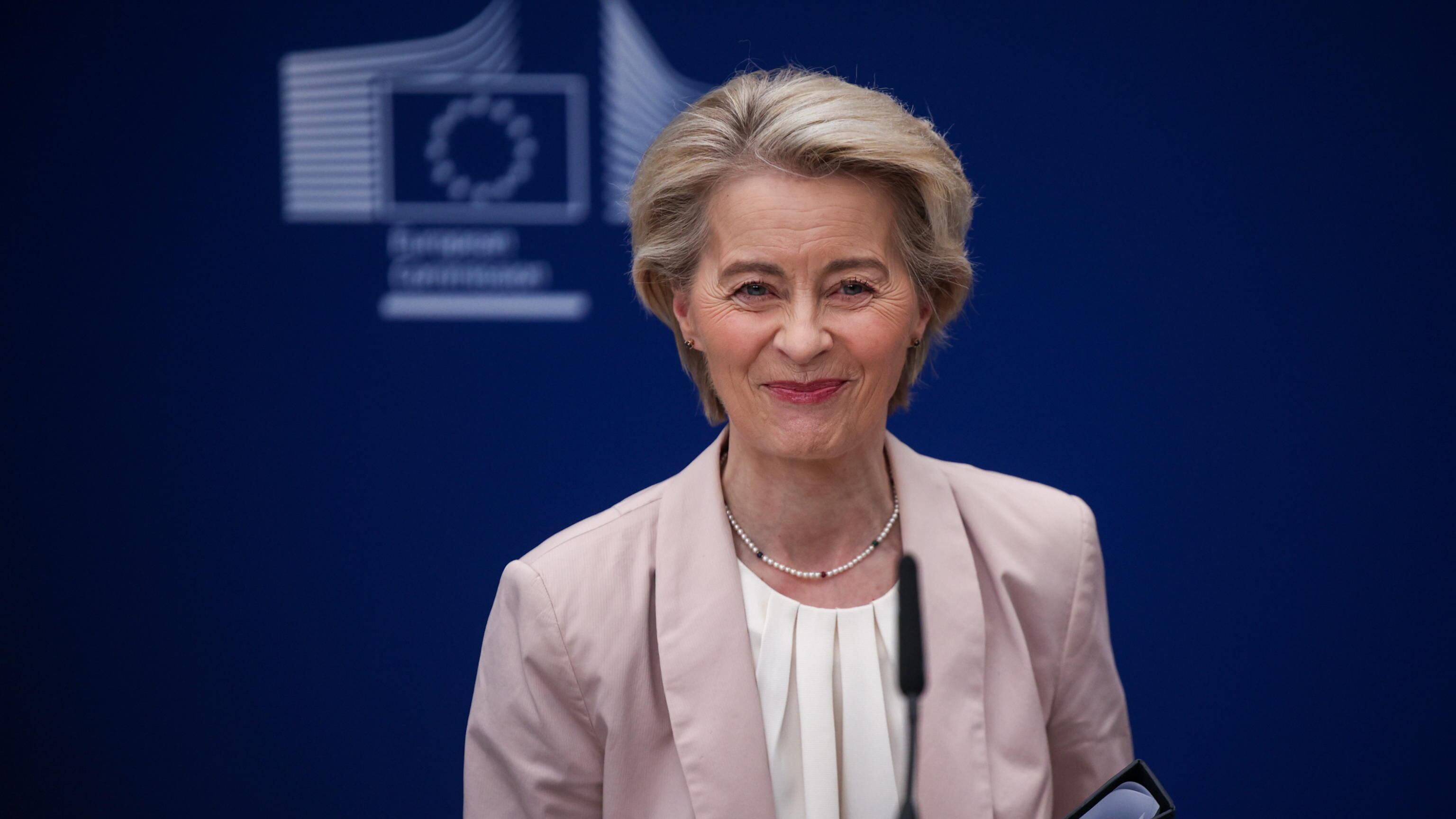 Qualcuno avvisi l'Ue, sfregio dei ladri da PizzAut e Trump: quindi, oggi...