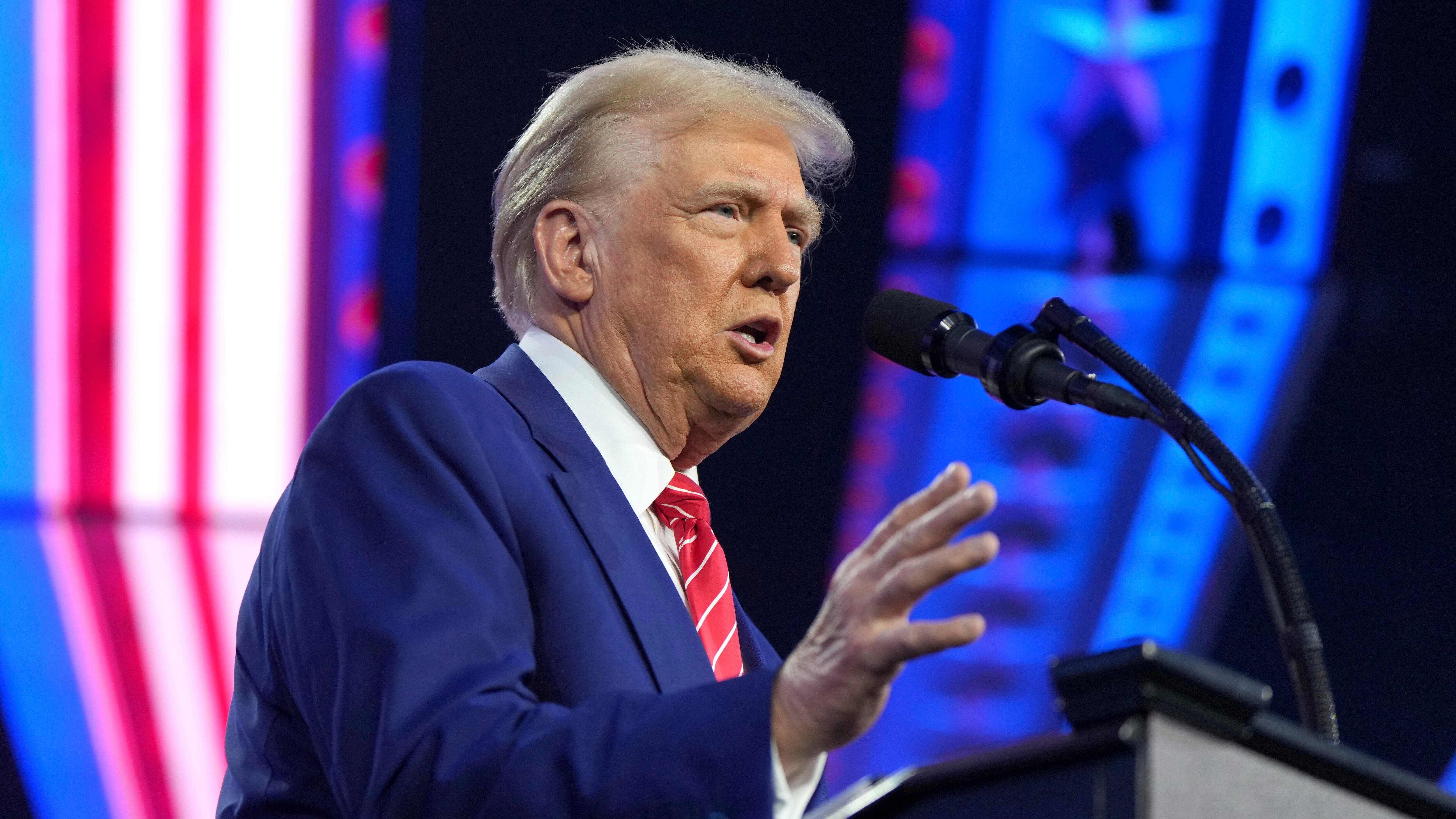 TikTok, Trump valuta la proroga di 90 giorni allo stop: "Deciderò lunedì"