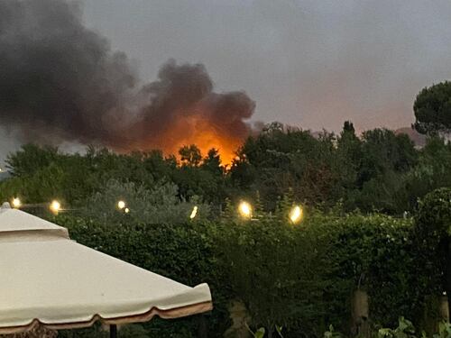 Roma assediata dai roghi. Terrore al centro estivo. A Ciampino scalo chiuso