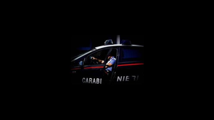 Un clandestino con due pistole scatena il terrore tra i passanti