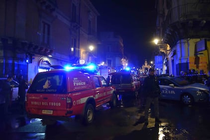 Catania, i soccorsi dopo l'esplosione della palazzina 3