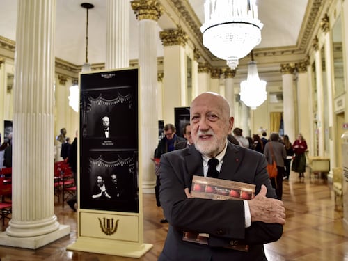 "Chi riscrive l'opera loda fa perché non la conosce"