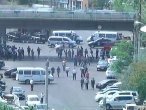 Armenia, gruppo armato per strade della capitale