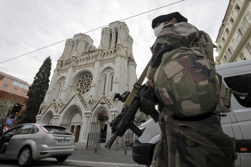 L'esercito francese presidia la cattedrale di Notre Dame a Nizza. (La Presse)