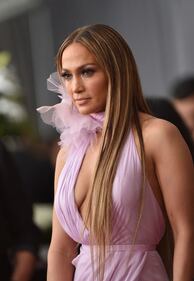 Jennifer Lopez, scatti bollenti per il tour 23