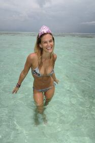 Bar Refaeli, sexy sposa per il migliore amico 16