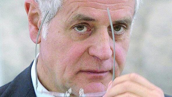 "Repubblica" arruola Formigoni. Da mascalzone a guru anti Cav