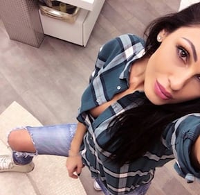 Anna Tatangelo hot in bagno 5