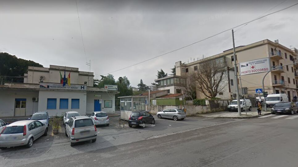 Pretendevano di entrare fuori dall'orario di servizio: parenti picchiano medici