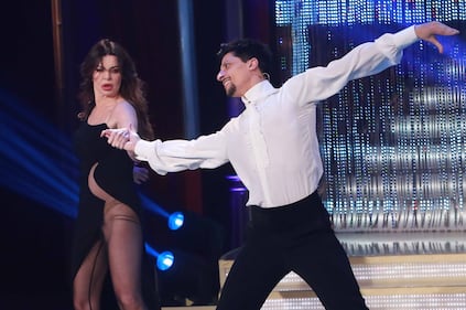 Alba Parietti sexy a Ballando con le Stelle 10