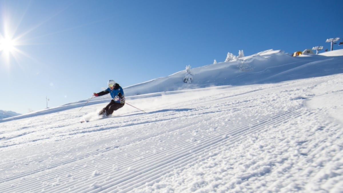 Coronavirus, in Trentino folla sulle piste da sci. Ed è polemica