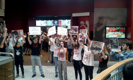 Animalisti contro il Kfc di Arese 2