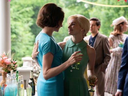 "Mothers' Instinct", Hathaway e Chastain in un drama-thriller zoppicante