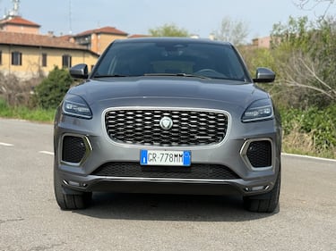 Jaguar E-Pace P300e PHEV: guarda la gallery del SUV premium plug-in 3