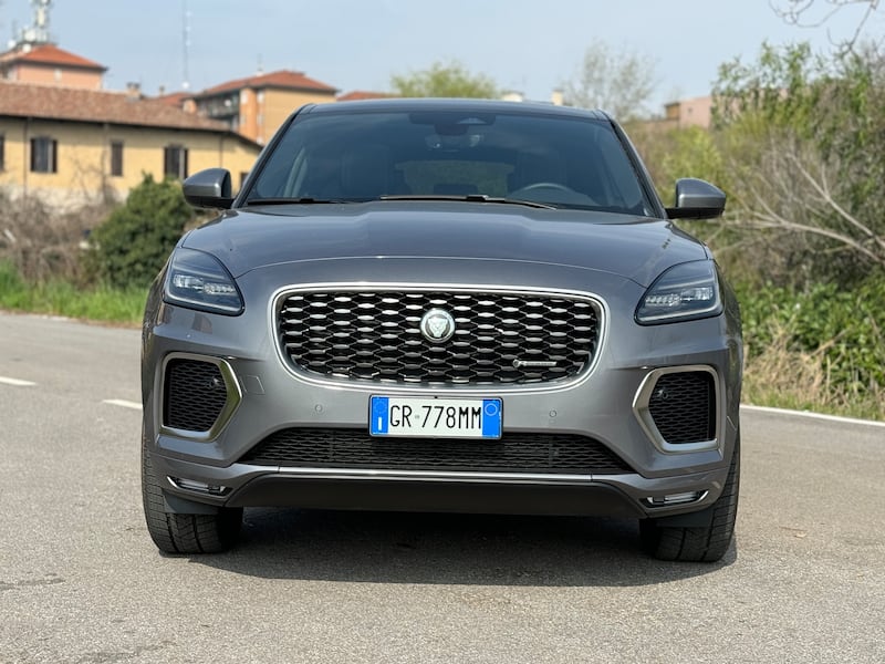 Jaguar E-Pace P300e PHEV: guarda la gallery del SUV premium plug-in 3