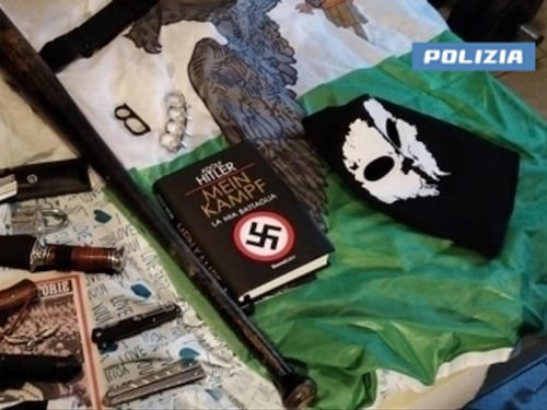 Terrorismo: materiale suprematista e manuali per creare bombe, arrestato 17enne