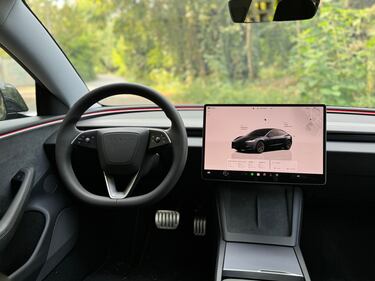 Tesla Model 3 Performance 2024: guarda la gallery della super berlina elettrica 16