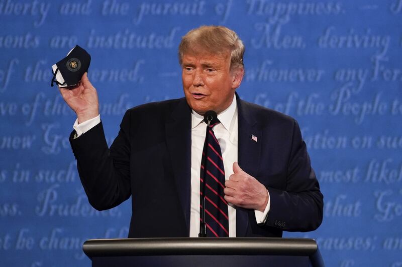 Trump mostra la sua mascherina