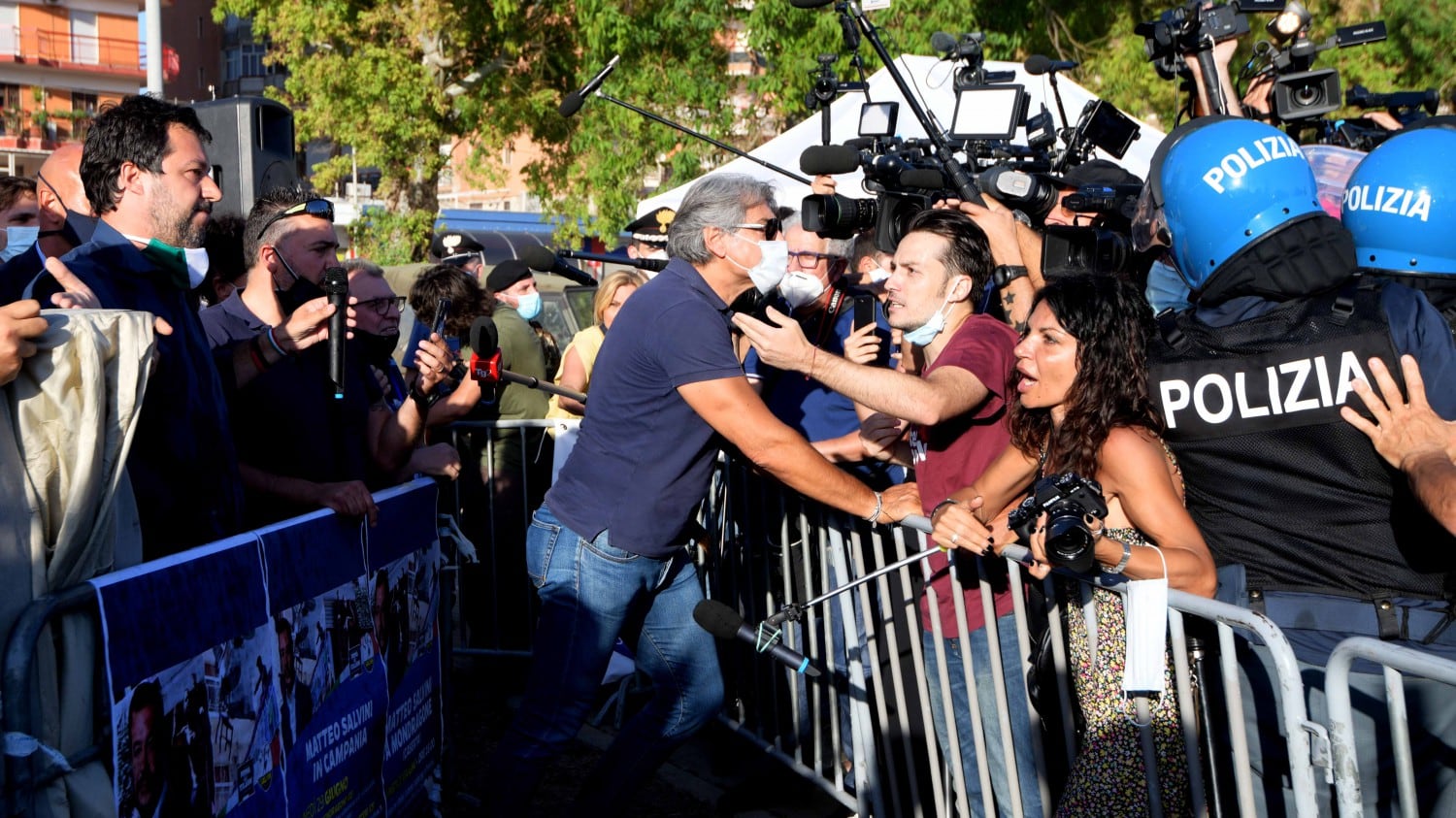 Salvini all'attacco: "Non ho paura di tornare a Mondragone"