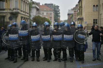 Scontri tra manifestanti e polizia a Torino 3