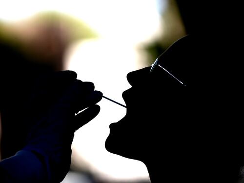 Covid, curva dei contagi e ricoveri: tutti i dati che non ci dicono