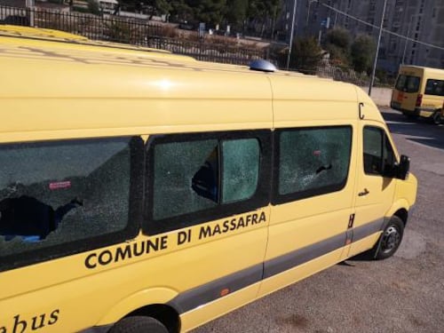 Massafra, danneggiati gli scuolabus del Comune