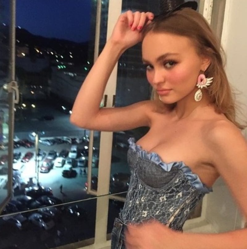 Lily-Rose Depp, sexy modella e attrice figlia d'arte 3