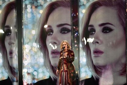 Adele, la regina dei Brit Awards 2016: foto 20