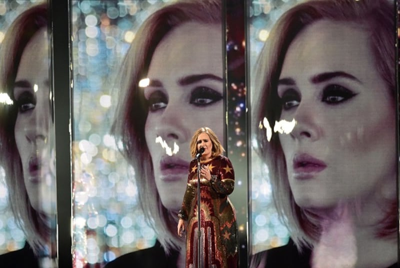 Adele, la regina dei Brit Awards 2016: foto 20