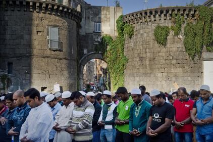 Napoli invasa: i musulmani festeggiano Allah 10